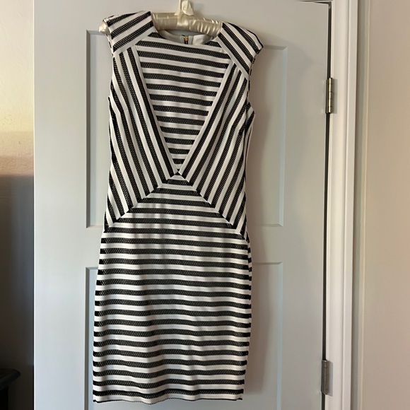 Cache White w/ black net overlay dress. Sz 4 - Picture 4 of 10